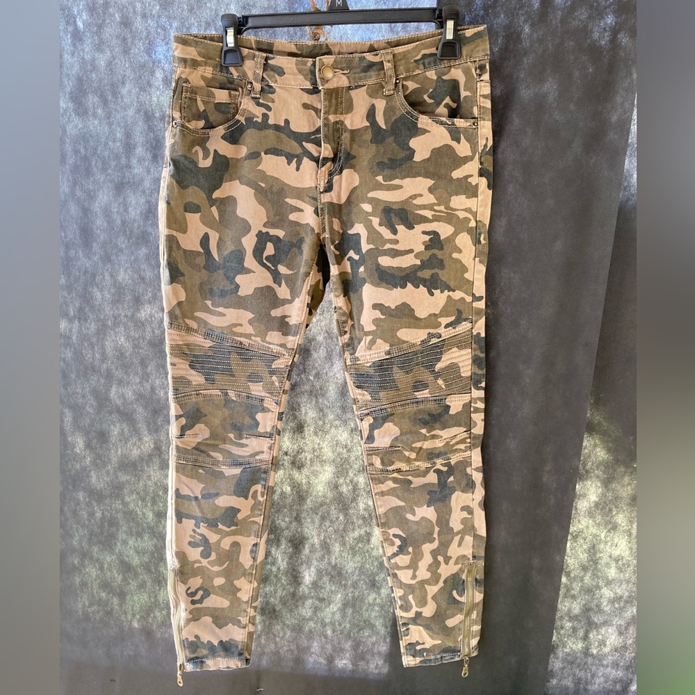 Forever 21 Camouflage Zip Skinny Jeans